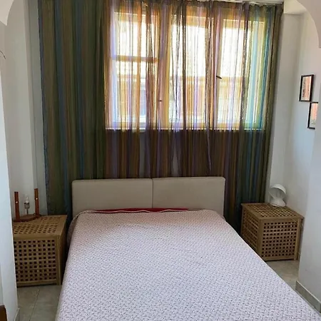 Central Apartment *